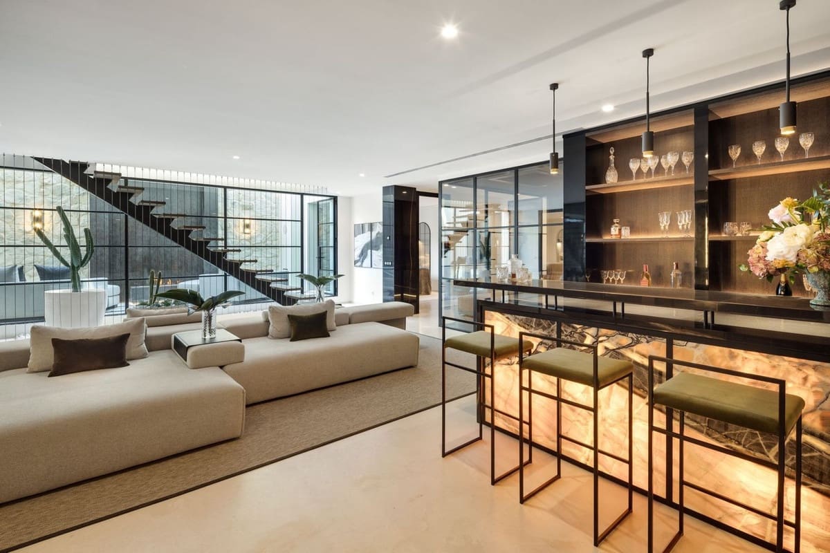 6 soverom Villa til salgs i Nueva Andalucia med svømmebasseng garasje - € 6 750 000 (Ref: 8529389)