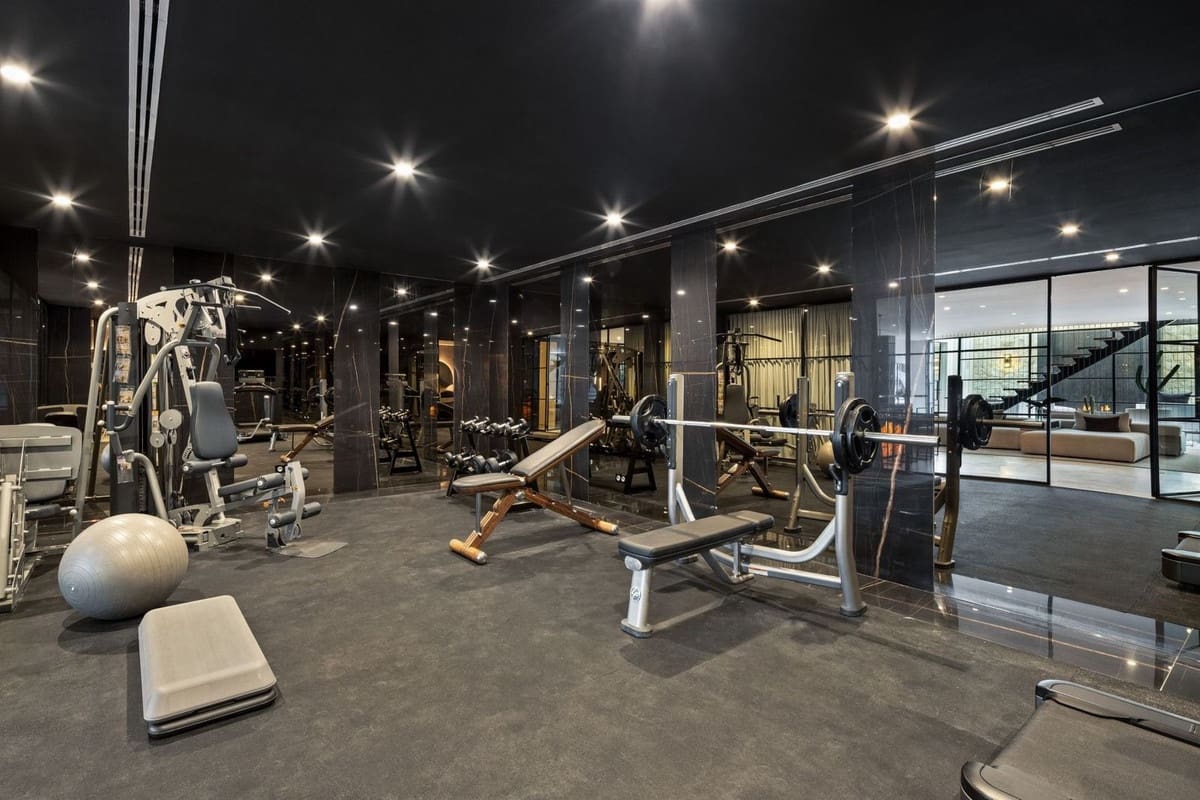 6 soverom Villa til salgs i Nueva Andalucia med svømmebasseng garasje - € 6 750 000 (Ref: 8529389)