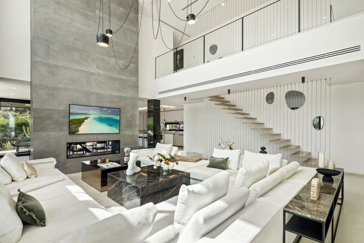 6 soverom Villa til salgs i Nueva Andalucia med svømmebasseng garasje - € 6 750 000 (Ref: 8529389)