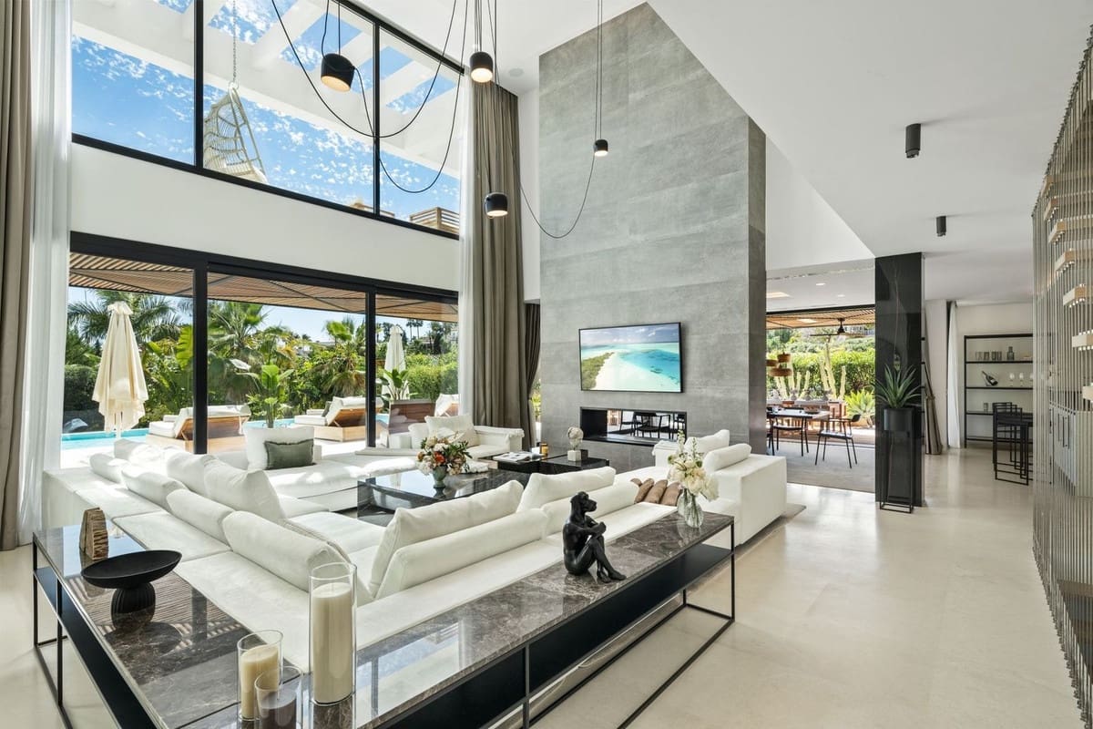 6 soverom Villa til salgs i Nueva Andalucia med svømmebasseng garasje - € 6 750 000 (Ref: 8529389)