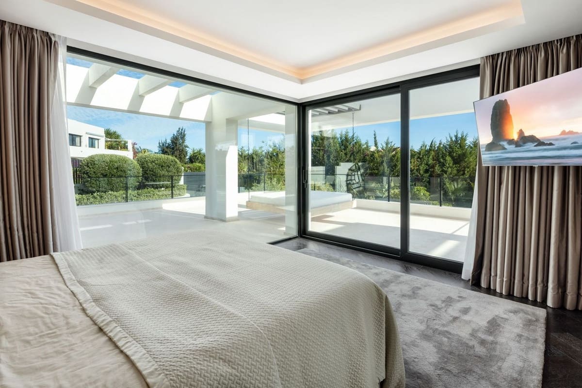 6 soverom Villa til salgs i Nueva Andalucia med svømmebasseng garasje - € 6 750 000 (Ref: 8529389)