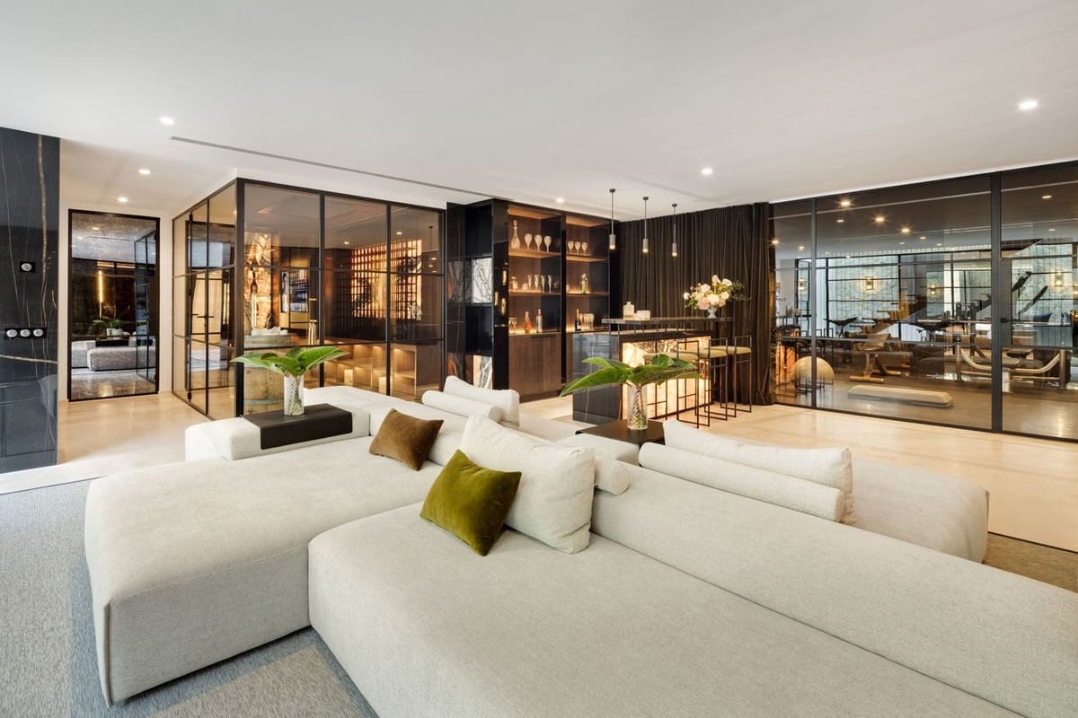 6 soverom Villa til salgs i Nueva Andalucia med svømmebasseng garasje - € 6 750 000 (Ref: 8529389)