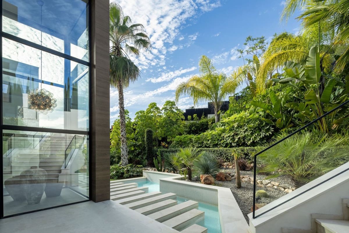 6 soverom Villa til salgs i Nueva Andalucia med svømmebasseng garasje - € 6 750 000 (Ref: 8529389)