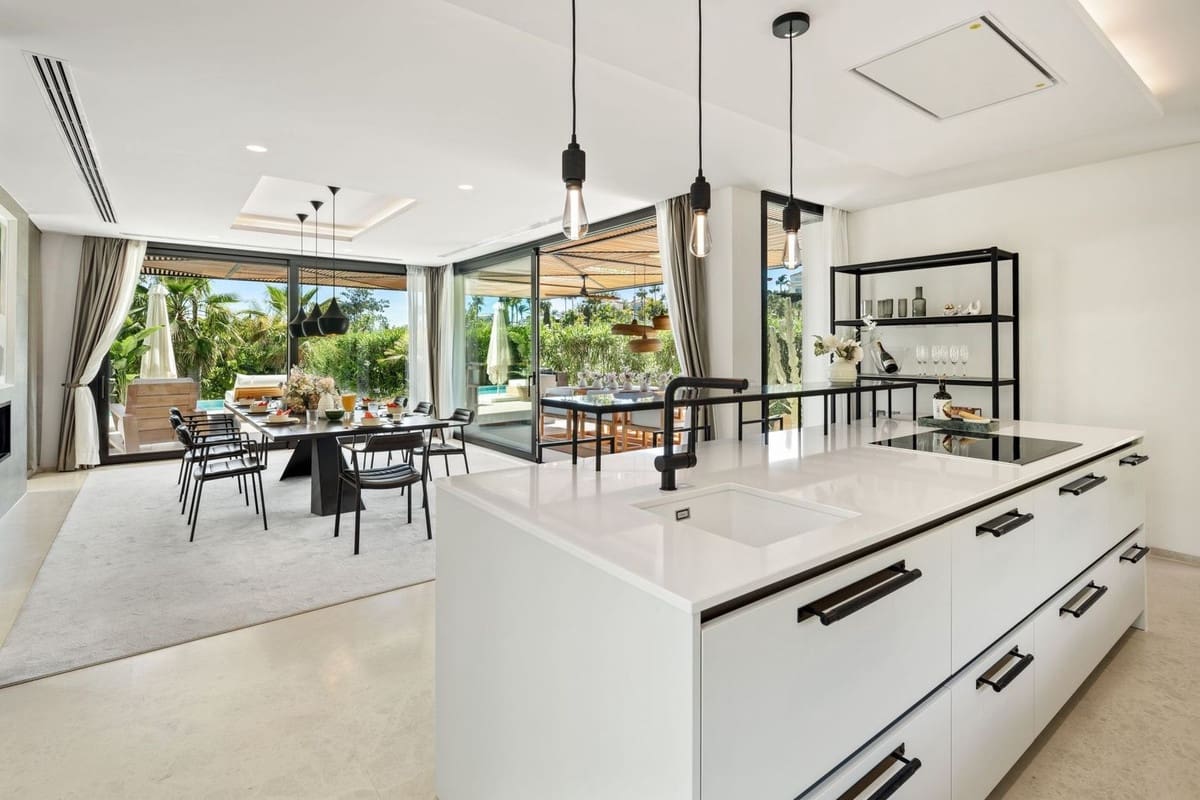 6 chambre Villa/Maison à vendre à Nueva Andalucia avec piscine garage - 6 750 000 € (Ref: 8529389)