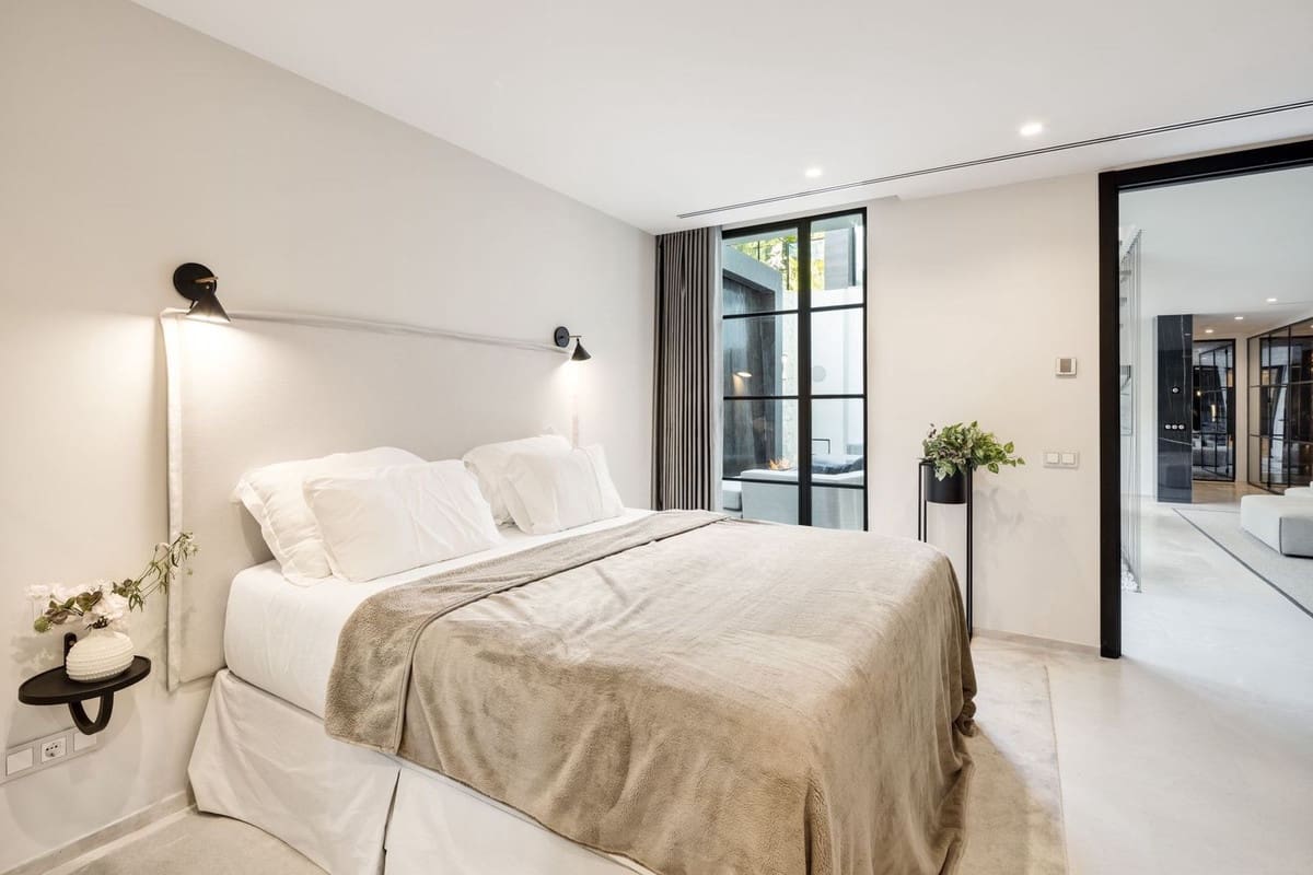 6 chambre Villa/Maison à vendre à Nueva Andalucia avec piscine garage - 6 750 000 € (Ref: 8529389)