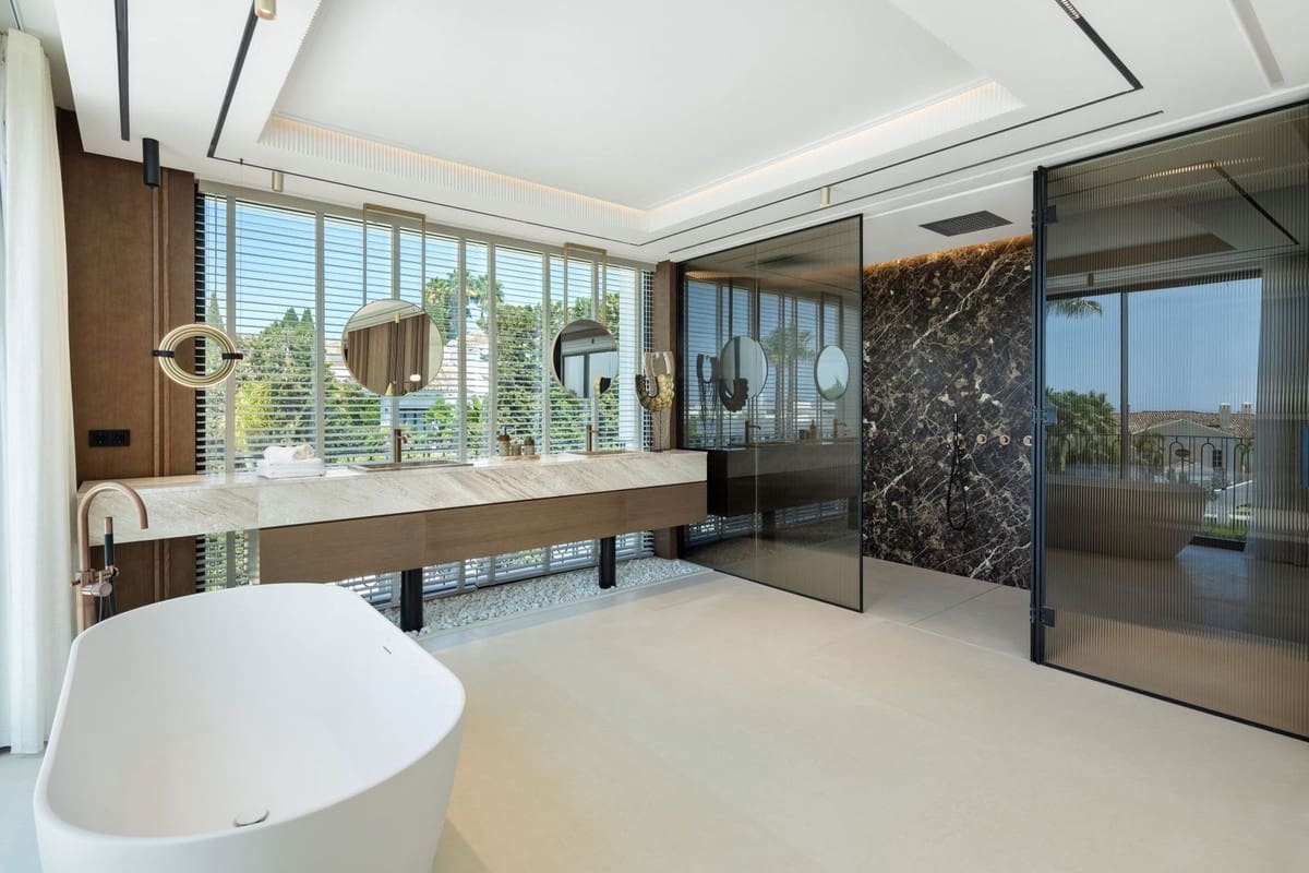 6 bedroom Villa for sale in Marbella with pool garage - € 9,875,000 (Ref: 8582194)