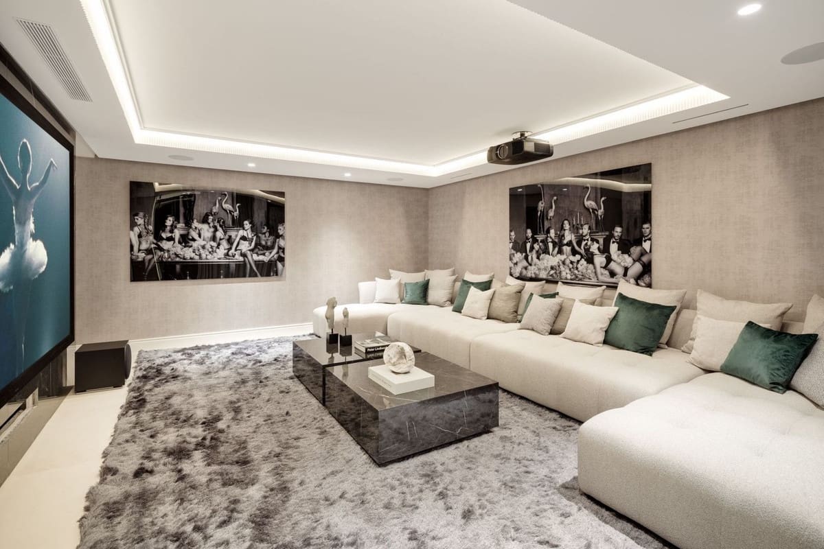 6 bedroom Villa for sale in Marbella with pool garage - € 9,875,000 (Ref: 8582194)