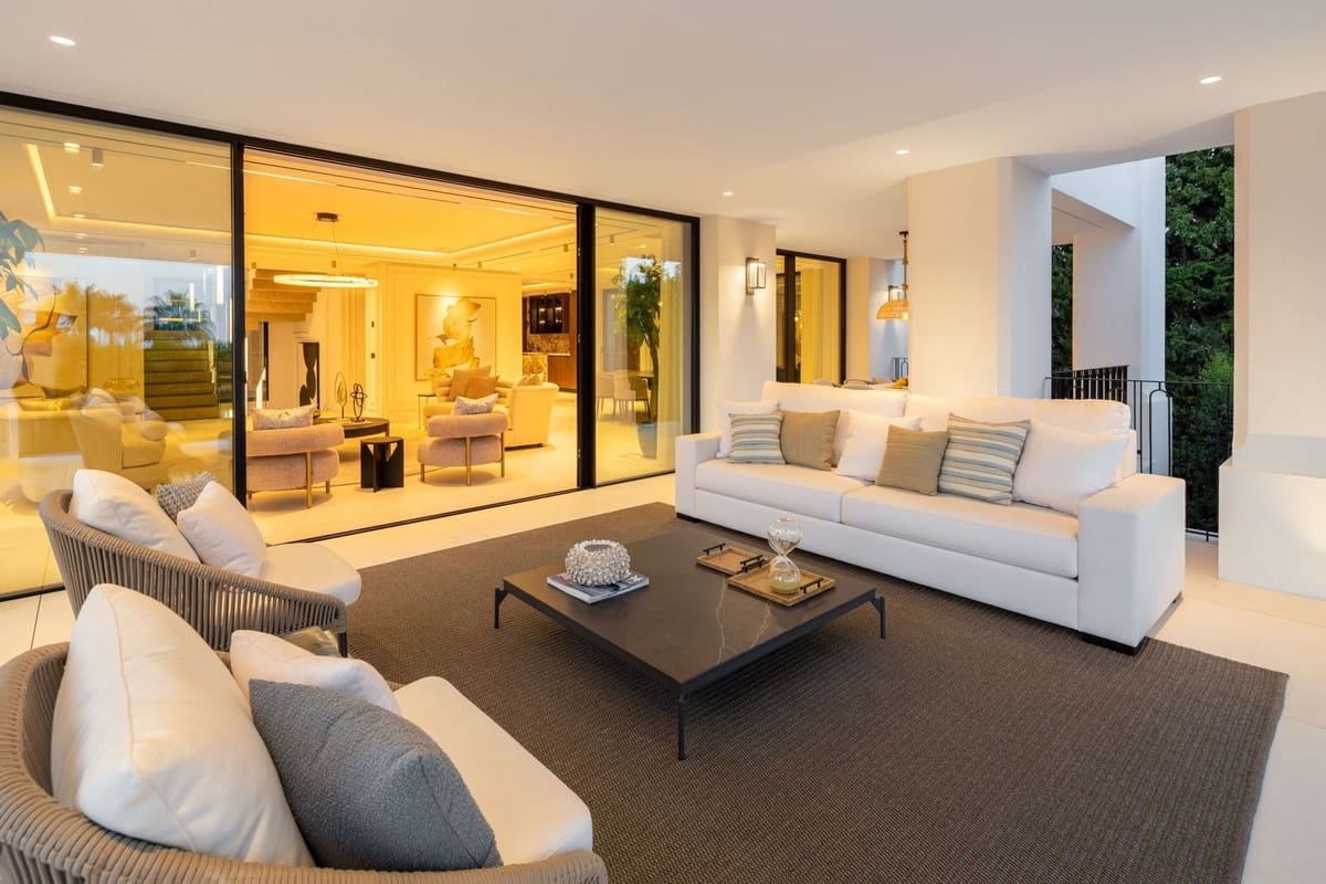 6 bedroom Villa for sale in Marbella with pool garage - € 9,875,000 (Ref: 8582194)