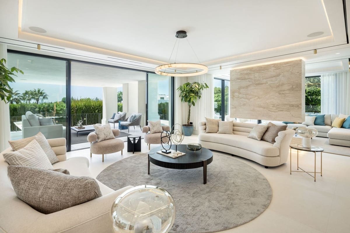 6 bedroom Villa for sale in Marbella with pool garage - € 9,875,000 (Ref: 8582194)
