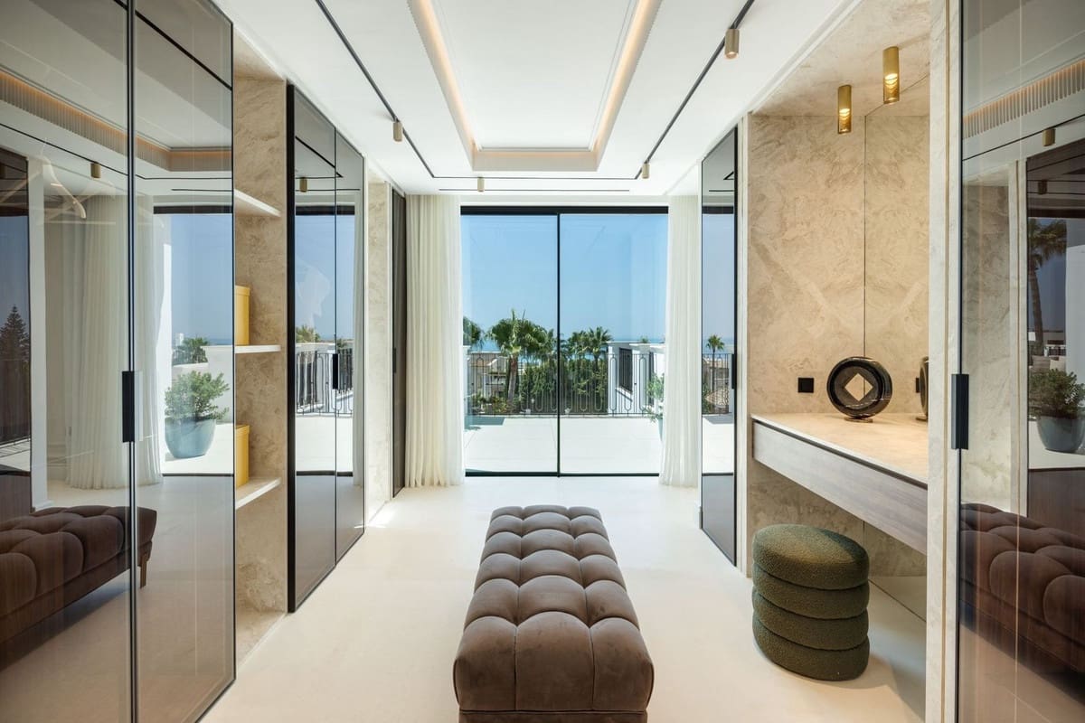 6 bedroom Villa for sale in Marbella with pool garage - € 9,875,000 (Ref: 8582194)