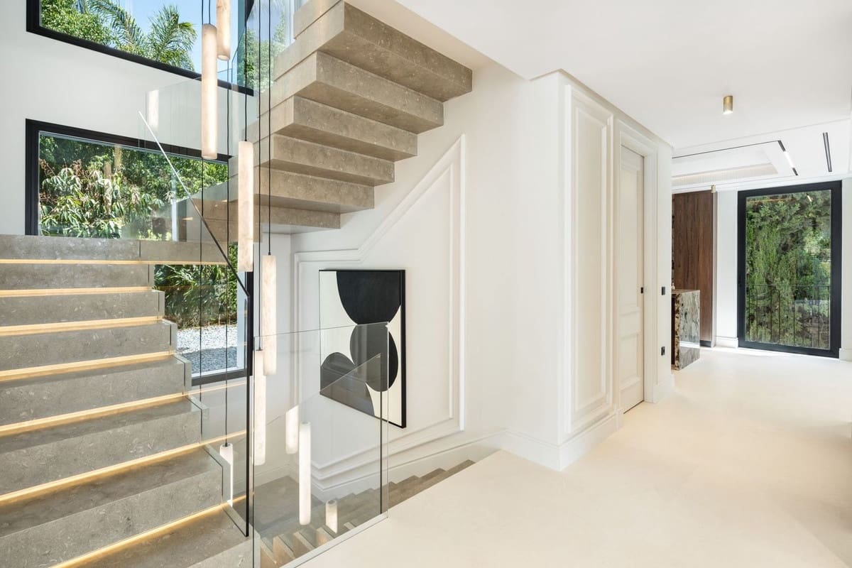 6 bedroom Villa for sale in Marbella with pool garage - € 9,875,000 (Ref: 8582194)