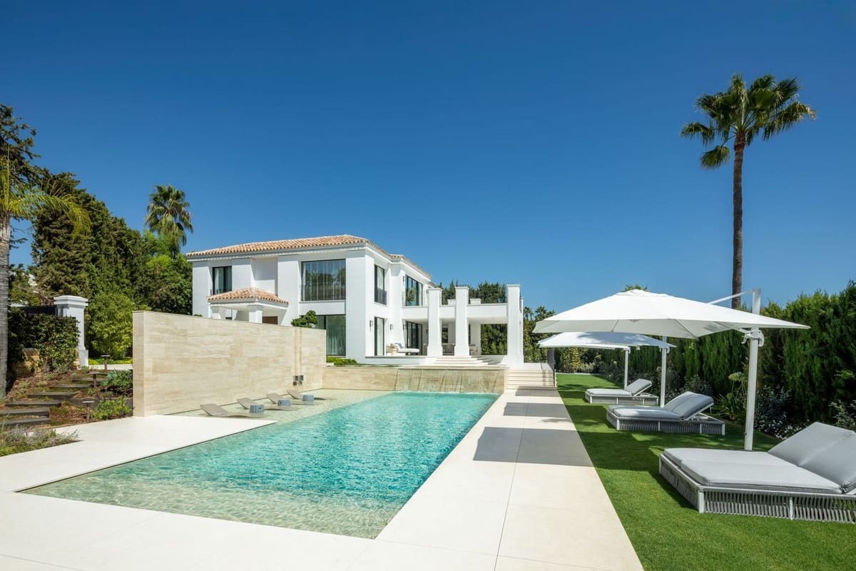 6 bedroom Villa for sale in Marbella with pool garage - € 9,875,000 (Ref: 8582194)
