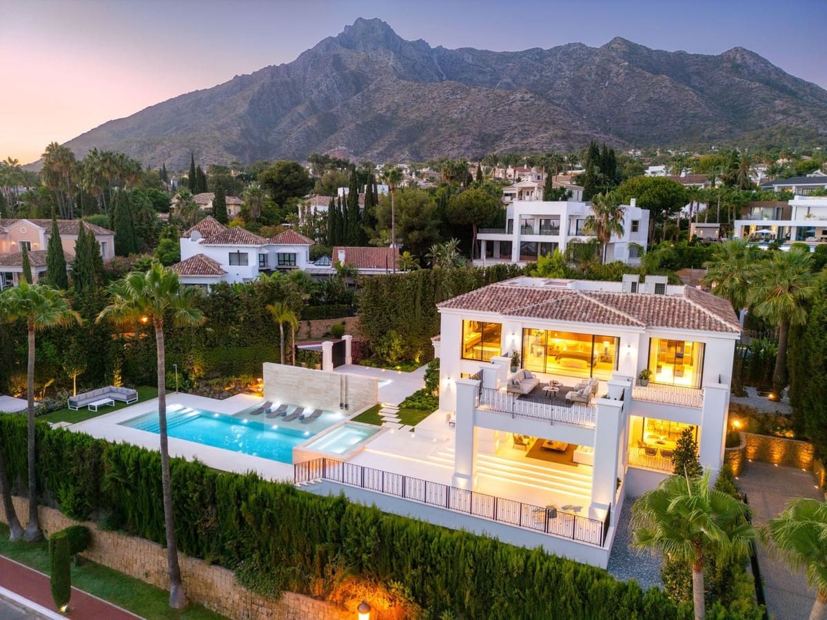 6 bedroom Villa for sale in Marbella with pool garage - € 9,875,000 (Ref: 8582194)