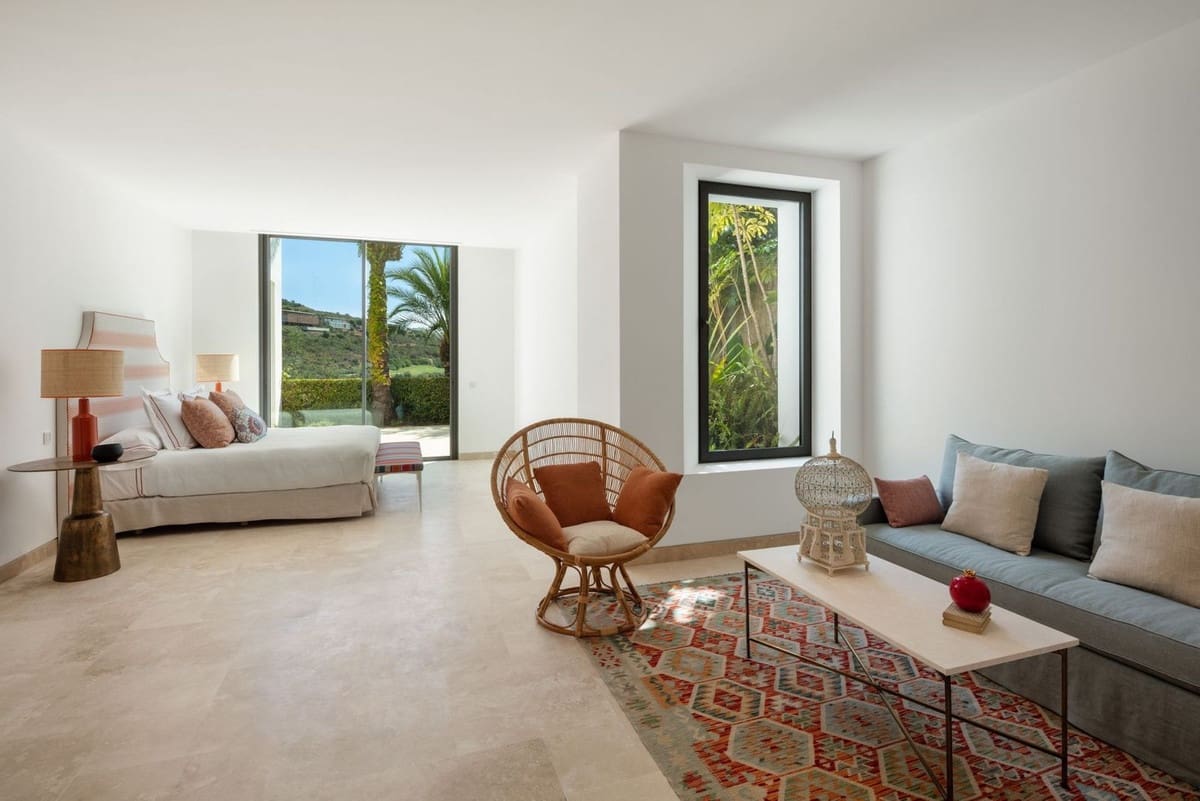 6 bedroom Villa for sale in Casares with pool garage - € 4,600,000 (Ref: 8582196)