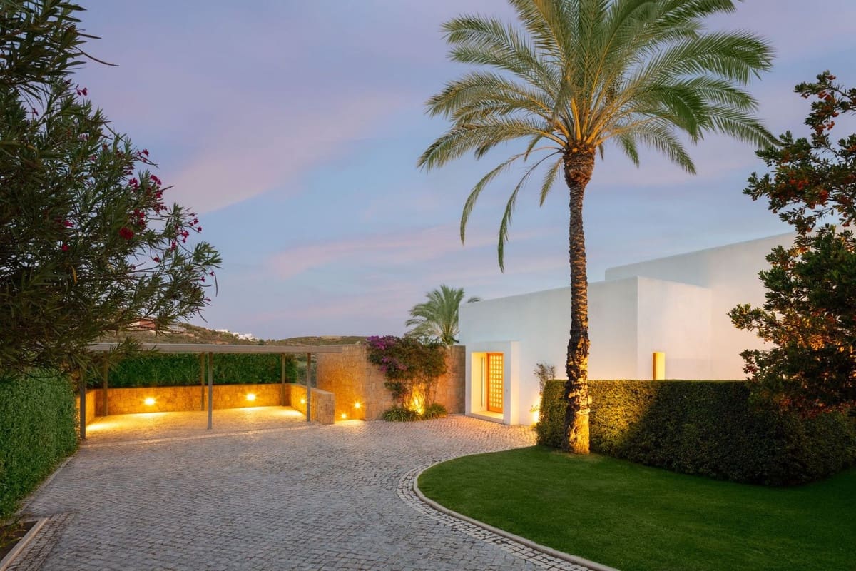 6 bedroom Villa for sale in Casares with pool garage - € 4,600,000 (Ref: 8582196)