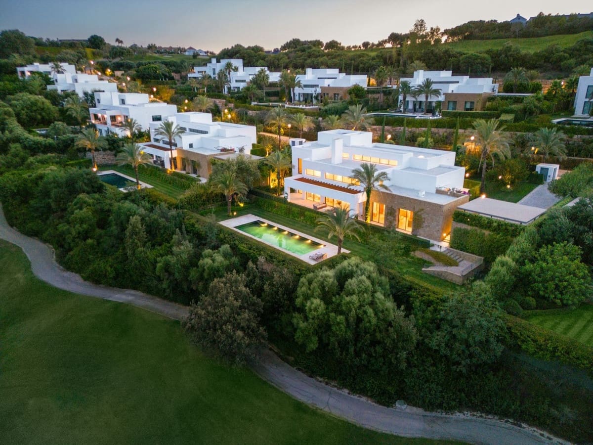 6 bedroom Villa for sale in Casares with pool garage - € 4,600,000 (Ref: 8582196)