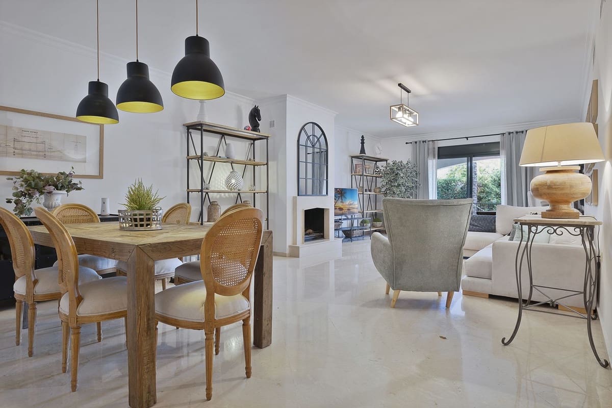 3 bedroom Apartment for sale in San Pedro de Alcantara with pool garage - € 639,000 (Ref: 8615039)