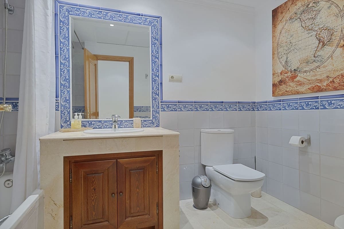 3 bedroom Apartment for sale in San Pedro de Alcantara with pool garage - € 639,000 (Ref: 8615039)