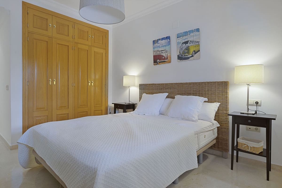 3 bedroom Apartment for sale in San Pedro de Alcantara with pool garage - € 639,000 (Ref: 8615039)