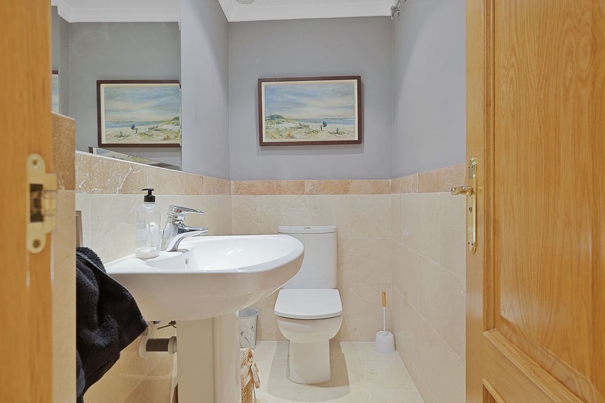 3 bedroom Apartment for sale in San Pedro de Alcantara with pool garage - € 639,000 (Ref: 8615039)