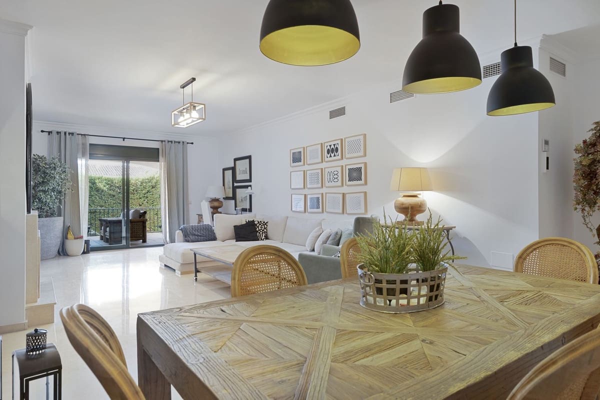 3 bedroom Apartment for sale in San Pedro de Alcantara with pool garage - € 639,000 (Ref: 8615039)