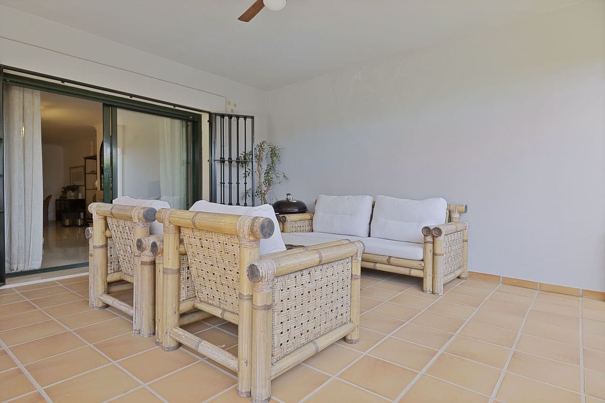 3 bedroom Apartment for sale in San Pedro de Alcantara with pool garage - € 639,000 (Ref: 8615039)