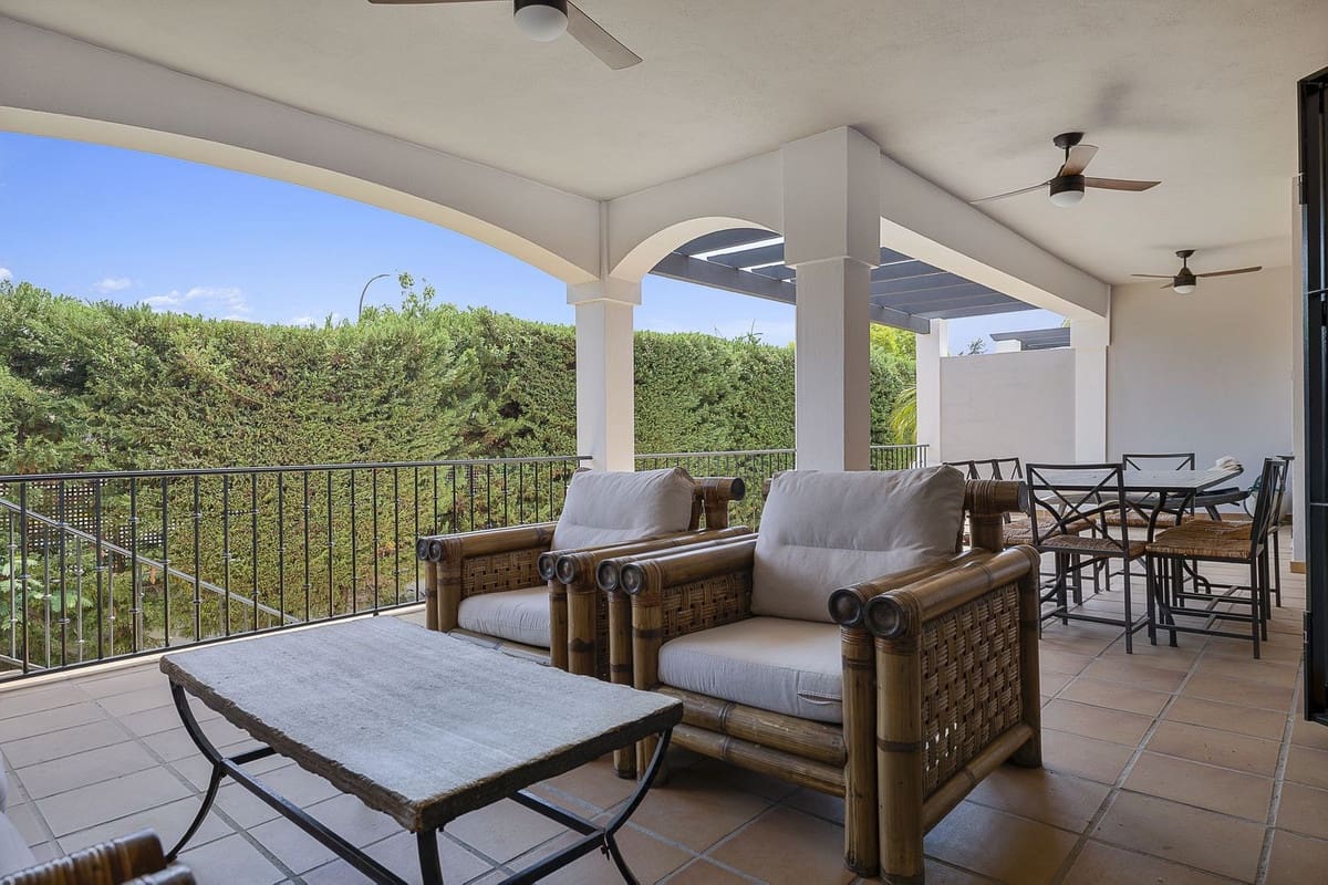 3 bedroom Apartment for sale in San Pedro de Alcantara with pool garage - € 639,000 (Ref: 8615039)