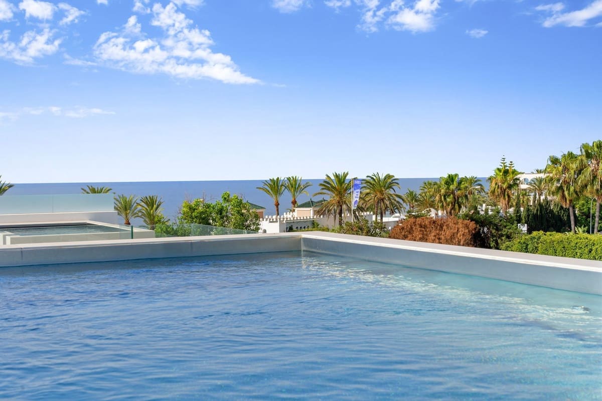 4 soveværelse Villa til salg i Golden Mile med swimmingpool garage - € 6.500.000 (Ref: 8648142)