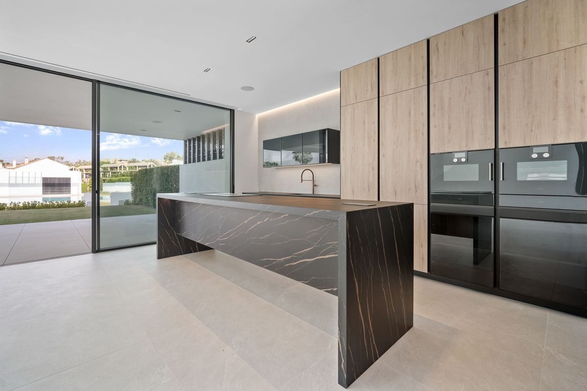 4 soveværelse Villa til salg i Golden Mile med swimmingpool garage - € 6.500.000 (Ref: 8648142)