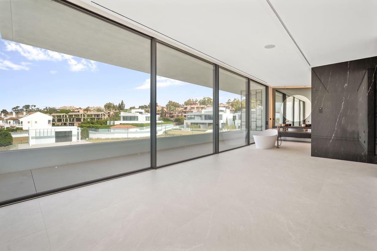 4 soveværelse Villa til salg i Golden Mile med swimmingpool garage - € 6.500.000 (Ref: 8648142)