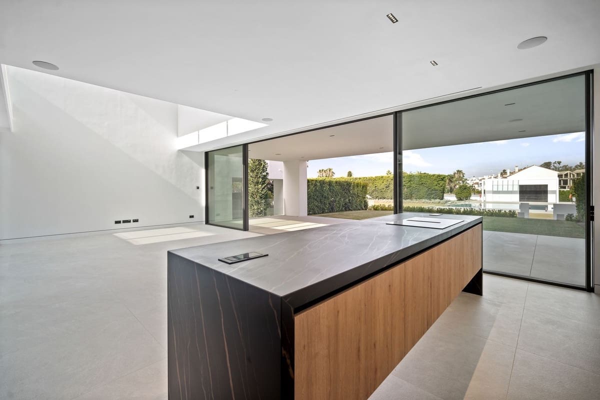 4 soveværelse Villa til salg i Golden Mile med swimmingpool garage - € 6.500.000 (Ref: 8648142)