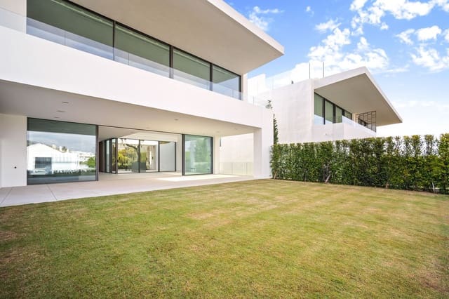 4 bedroom Villa for sale in Lomas De Marbella, Marbella with pool garage - € 6,500,000 (Ref: 8648142)