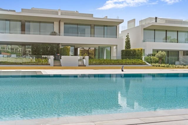 4 bedroom Villa for sale in Lomas De Marbella, Marbella with pool garage - € 6,500,000 (Ref: 8648142)