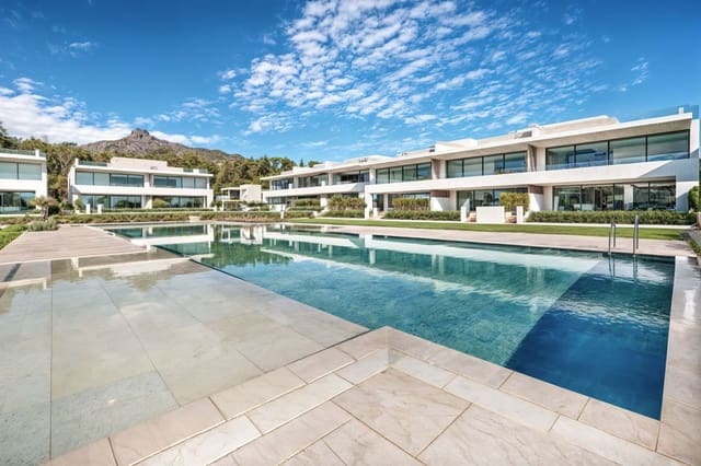 4 bedroom Villa for sale in Lomas De Marbella, Marbella with pool garage - € 6,500,000 (Ref: 8648142)