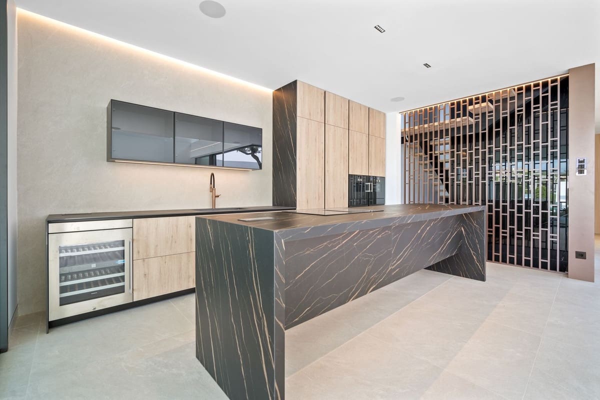 4 sypialnia Willa na sprzedaż w Golden Mile z basenem garażem - 6 500 000 € (Ref: 8648142)