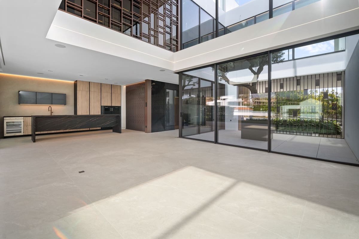 4 sypialnia Willa na sprzedaż w Golden Mile z basenem garażem - 6 500 000 € (Ref: 8648142)