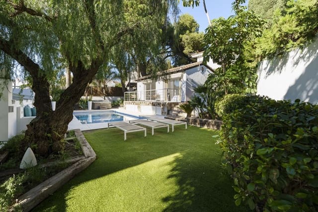 6 sypialnia Willa na sprzedaż w Las Brisas, Marbella z basenem garażem - 2 490 000 € (Ref: 8675629)