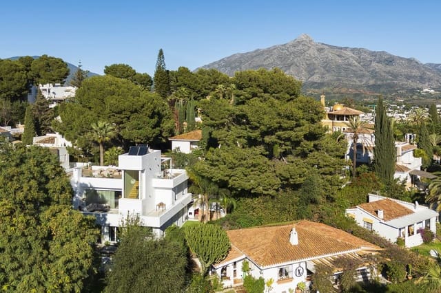 6 sypialnia Willa na sprzedaż w Las Brisas, Marbella z basenem garażem - 2 490 000 € (Ref: 8675629)