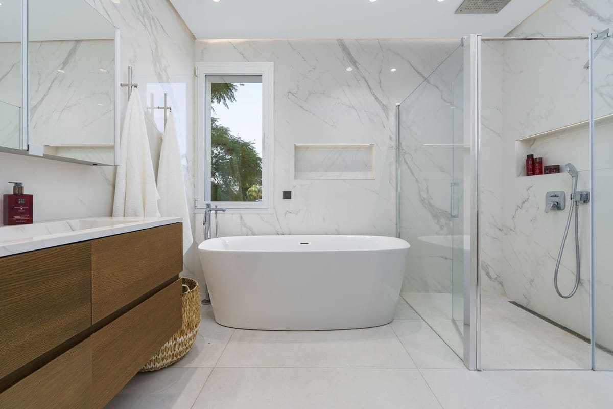 6 sypialnia Willa na sprzedaż w Nueva Andalucia z basenem garażem - 2 490 000 € (Ref: 8675629)