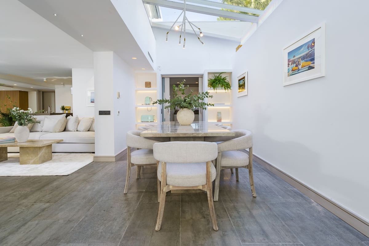 6 sypialnia Willa na sprzedaż w Nueva Andalucia z basenem garażem - 2 490 000 € (Ref: 8675629)