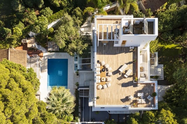 6 sypialnia Willa na sprzedaż w Las Brisas, Marbella z basenem garażem - 2 490 000 € (Ref: 8675629)