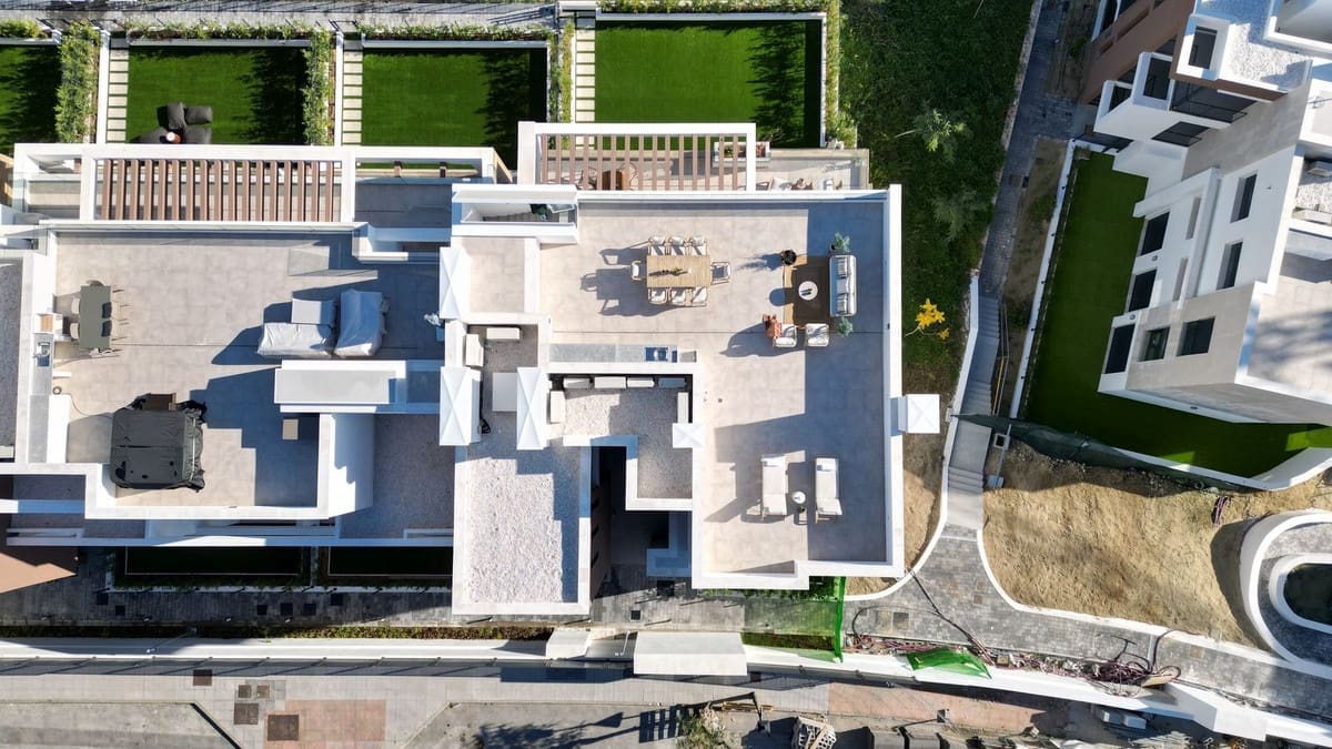 3 makuuhuone Kattohuoneisto myytävänä paikassa Estepona mukana uima-altaan 
autotalli - 999 000 € (Ref: 8757531)