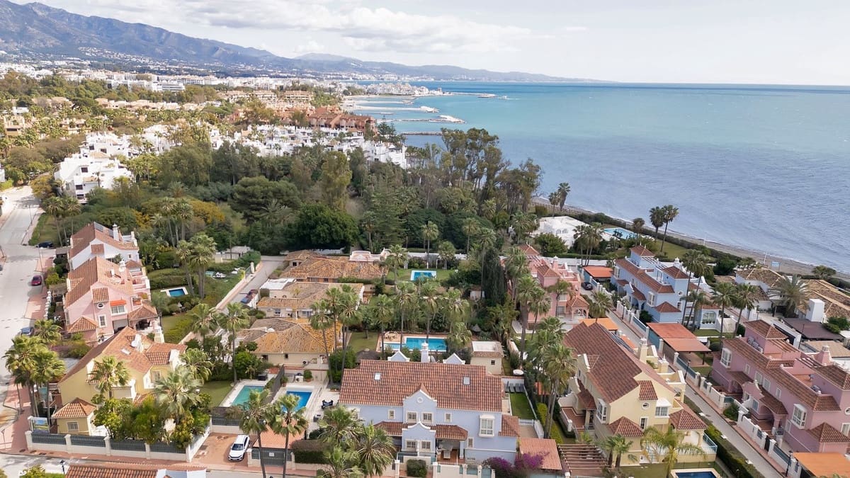 7 soverom Villa til salgs i Puerto Banus med svømmebasseng garasje - € 2 395 000 (Ref: 8885864)