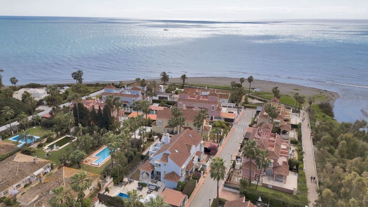 7 soverom Villa til salgs i Puerto Banus med svømmebasseng garasje - € 2 395 000 (Ref: 8885864)