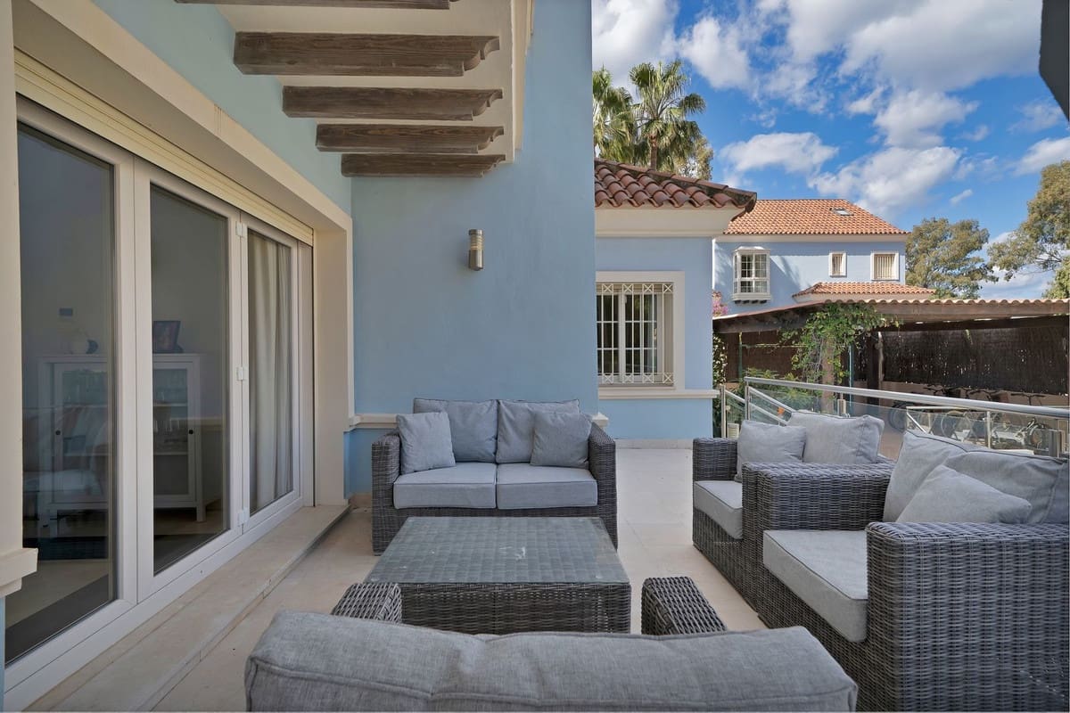 7 soverom Villa til salgs i Puerto Banus med svømmebasseng garasje - € 2 395 000 (Ref: 8885864)