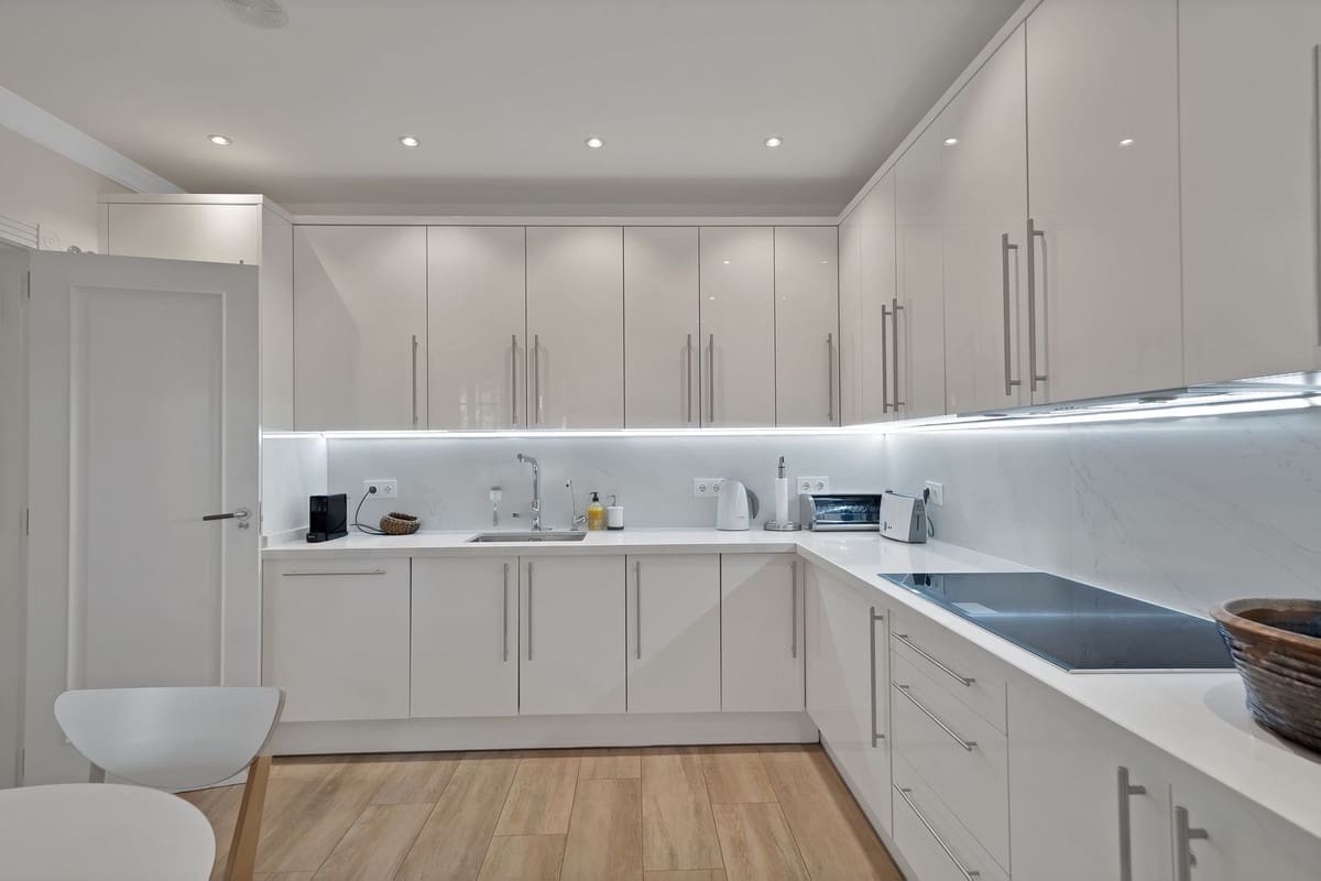 7 soverom Villa til salgs i Puerto Banus med svømmebasseng garasje - € 2 395 000 (Ref: 8885864)