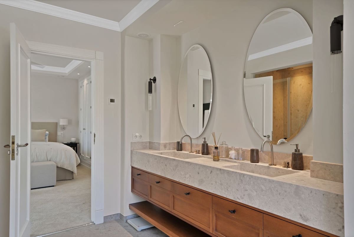 7 soverom Villa til salgs i Puerto Banus med svømmebasseng garasje - € 2 395 000 (Ref: 8885864)