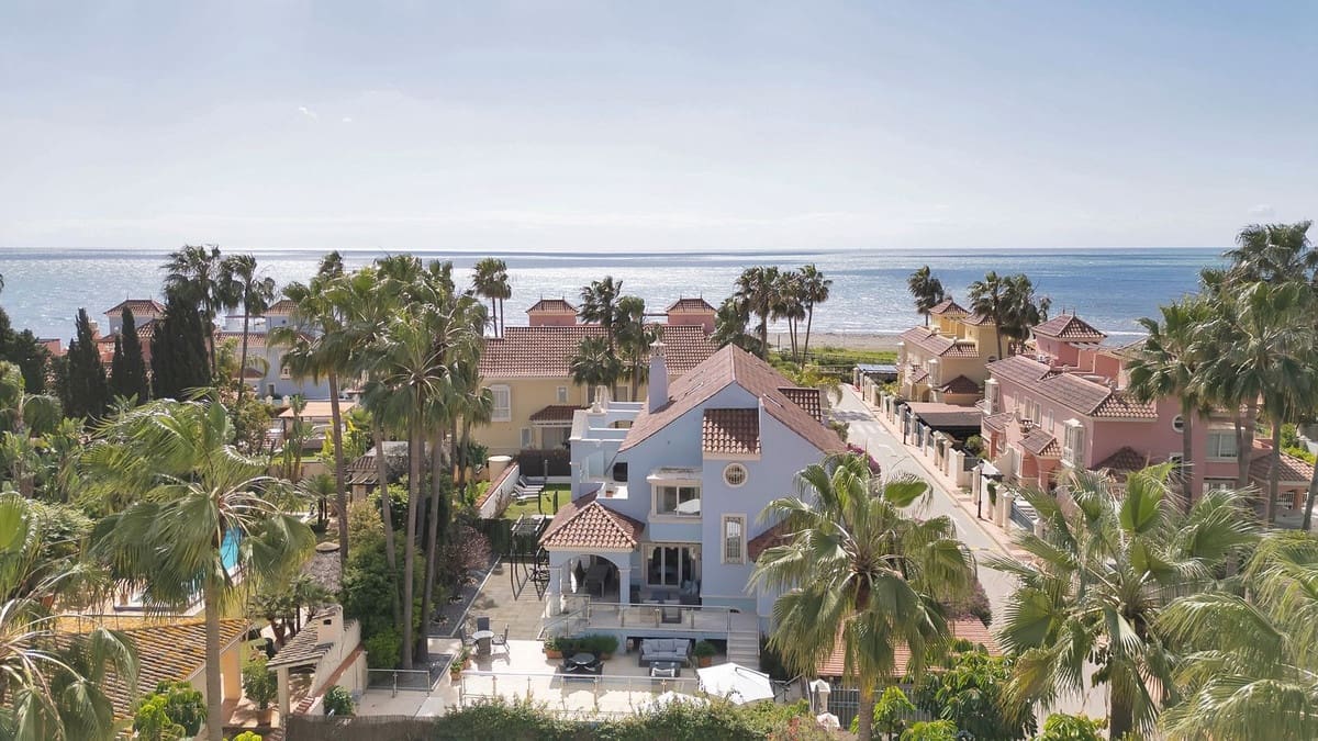 7 soverom Villa til salgs i Puerto Banus med svømmebasseng garasje - € 2 395 000 (Ref: 8885864)