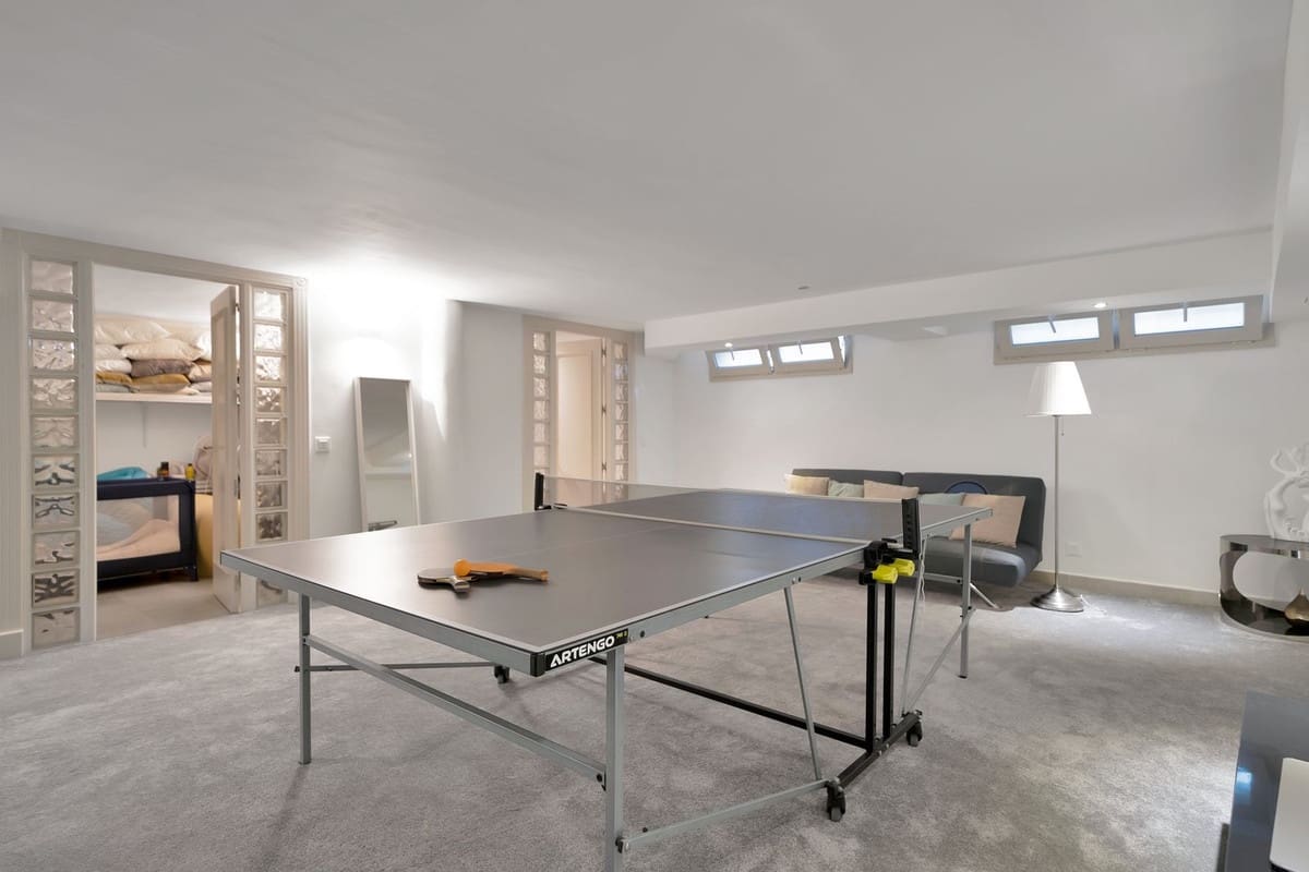 7 chambre Villa/Maison à vendre à Puerto Banus avec piscine garage - 2 395 000 € (Ref: 8885864)