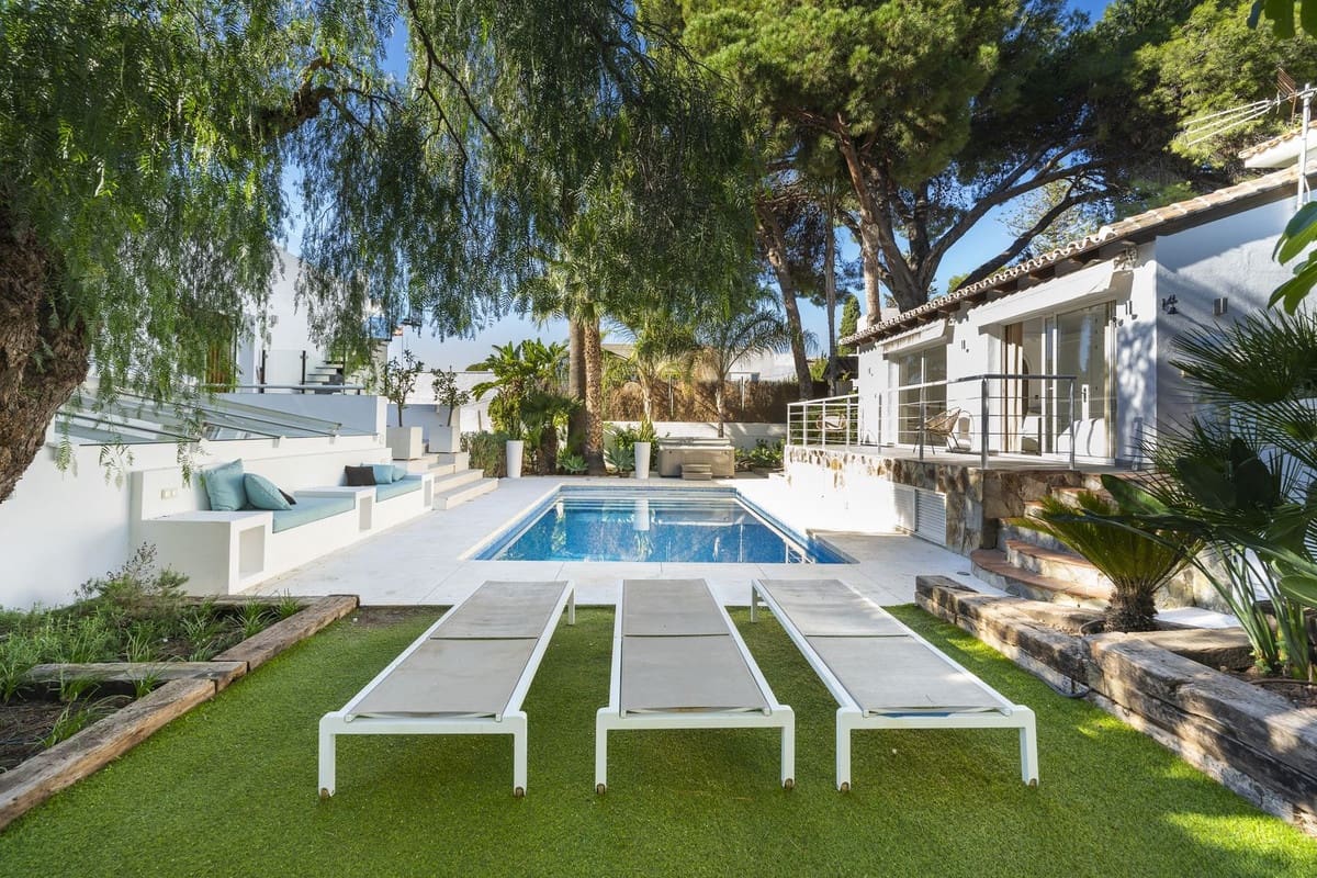 6 soveværelse Villa til salg i Nueva Andalucia med swimmingpool garage - € 2.490.000 (Ref: 8937178)